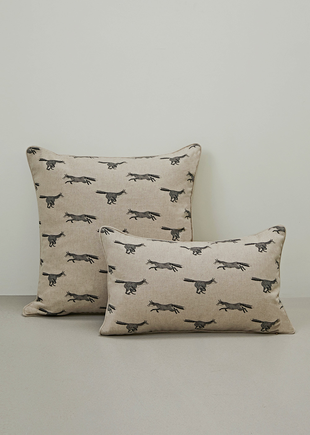 fox cushion gray